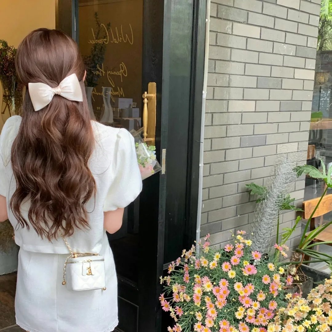街上流行红裙子
